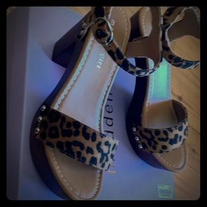 Madden girl wooden platform.